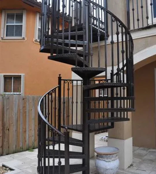 Cầu thang sắt xoắn ốc