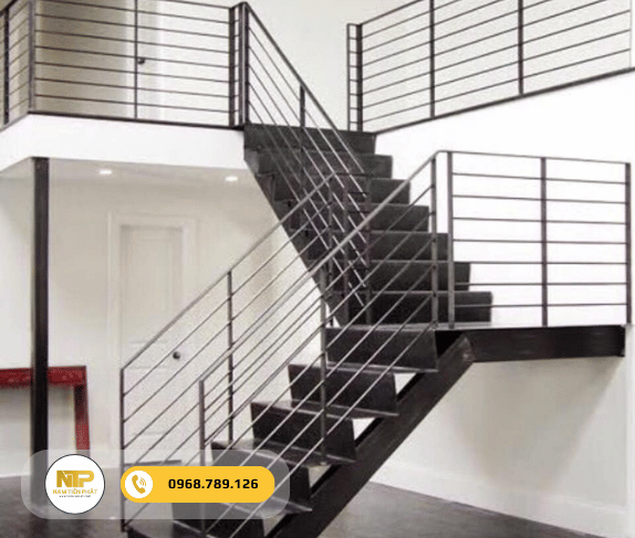 Cầu thang sắt đơn giản
