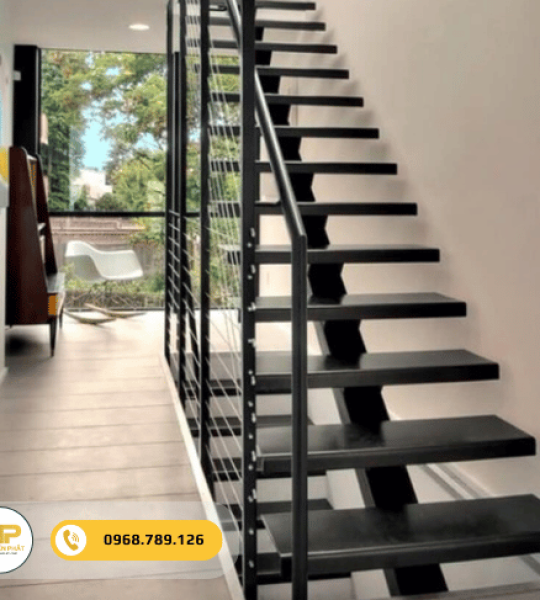 Cầu thang sắt nhà cấp 4