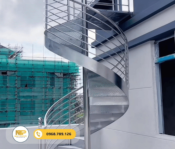 Cầu thang sắt xoắn ốc