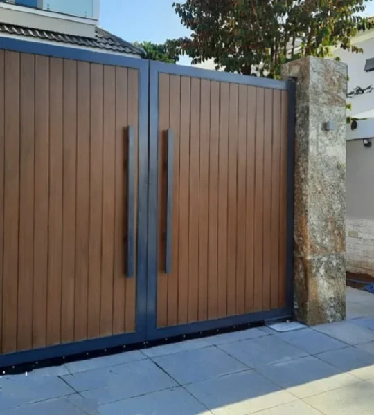 Cửa cổng sắt kết hợp gỗ