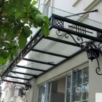 Mái che sắt trước nhà