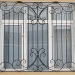Khung sắt bảo vệ cửa sổ