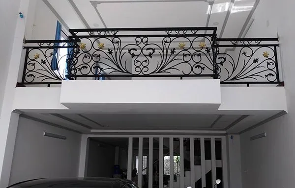Làm lan can sắt theo yêu cầu