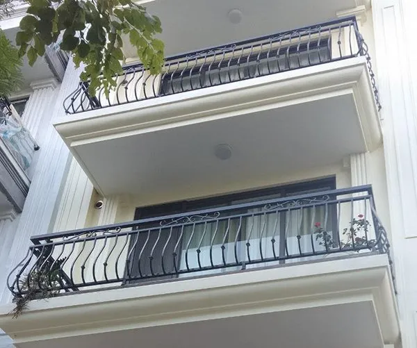 Lan can sắt ban công