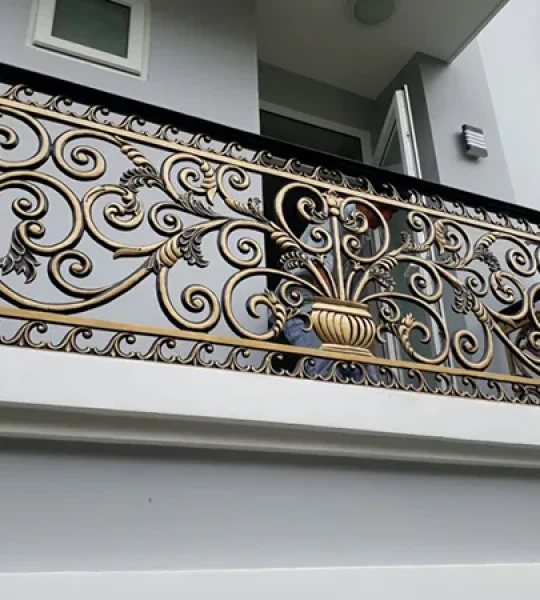 Lan can sắt cổ điển