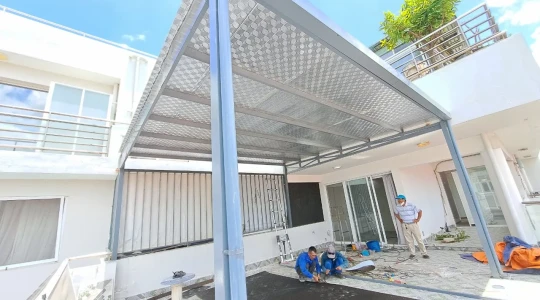 Thi công mái che sắt giá rẻ